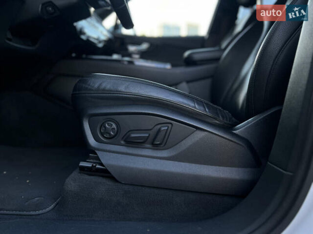 Белый Ауди Ку 7, объемом двигателя 3 л и пробегом 80 тыс. км за 34500 $, фото 29 на Automoto.ua