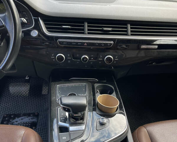 Білий Ауді Ку 7, об'ємом двигуна 3 л та пробігом 118 тис. км за 33000 $, фото 29 на Automoto.ua