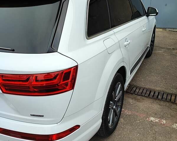 Белый Ауди Ку 7, объемом двигателя 2 л и пробегом 96 тыс. км за 44000 $, фото 1 на Automoto.ua