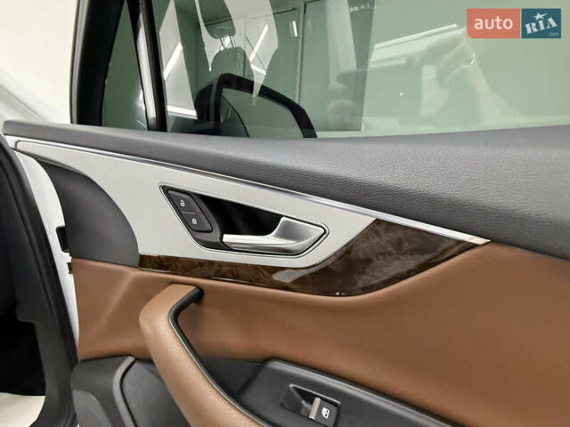 Белый Ауди Ку 7, объемом двигателя 2 л и пробегом 136 тыс. км за 25999 $, фото 72 на Automoto.ua