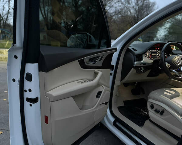 Білий Ауді Ку 7, об'ємом двигуна 1.98 л та пробігом 95 тис. км за 36000 $, фото 14 на Automoto.ua