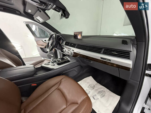 Білий Ауді Ку 7, об'ємом двигуна 2 л та пробігом 136 тис. км за 29599 $, фото 95 на Automoto.ua