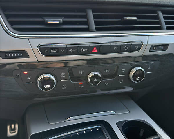 Білий Ауді Ку 7, об'ємом двигуна 1.98 л та пробігом 112 тис. км за 36800 $, фото 25 на Automoto.ua