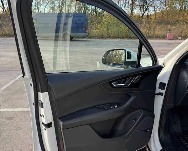 Белый Ауди Ку 7, объемом двигателя 3 л и пробегом 192 тыс. км за 28000 $, фото 22 на Automoto.ua