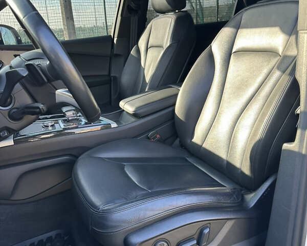 Білий Ауді Ку 7, об'ємом двигуна 2 л та пробігом 106 тис. км за 29500 $, фото 11 на Automoto.ua