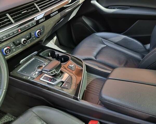 Белый Ауди Ку 7, объемом двигателя 3 л и пробегом 120 тыс. км за 33000 $, фото 23 на Automoto.ua