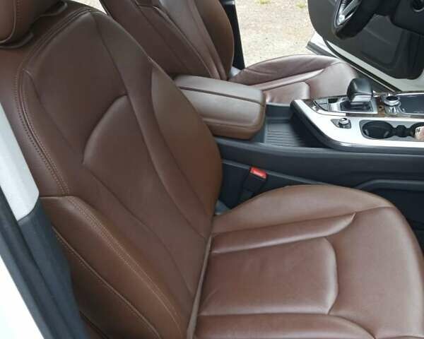 Белый Ауди Ку 7, объемом двигателя 1.98 л и пробегом 77 тыс. км за 28000 $, фото 5 на Automoto.ua