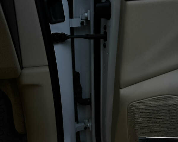 Білий Ауді Ку 7, об'ємом двигуна 1.98 л та пробігом 95 тис. км за 36000 $, фото 23 на Automoto.ua