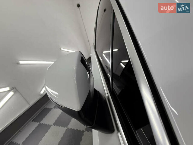 Білий Ауді Ку 7, об'ємом двигуна 2 л та пробігом 136 тис. км за 29599 $, фото 9 на Automoto.ua