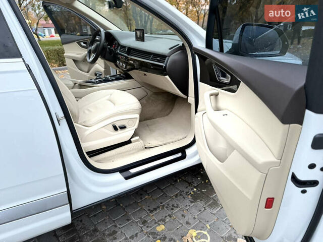 Ауді Ку 7 2018 у Кам'янське (Дніпродзержинськ) на Automoto.ua Білий Ауді Ку 7, об'ємом двигуна 3 л та пробігом 85 тис. км за 27500 $, фото 20 на Automoto.ua