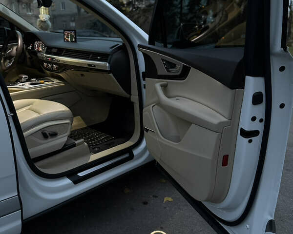 Білий Ауді Ку 7, об'ємом двигуна 1.98 л та пробігом 95 тис. км за 36000 $, фото 22 на Automoto.ua