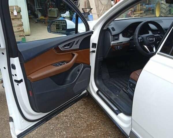 Белый Ауди Ку 7, объемом двигателя 1.98 л и пробегом 77 тыс. км за 28000 $, фото 7 на Automoto.ua