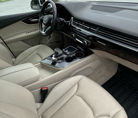 Білий Ауді Ку 7, об'ємом двигуна 3 л та пробігом 110 тис. км за 35000 $, фото 7 на Automoto.ua