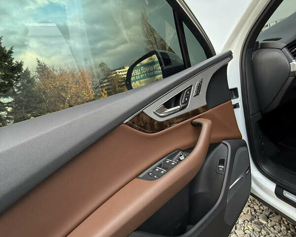 Ауді Ку 7 2018 у Трускавце на Automoto.ua Білий Ауді Ку 7, об'ємом двигуна 2 л та пробігом 136 тис. км за 29599 $, фото 40 на Automoto.ua