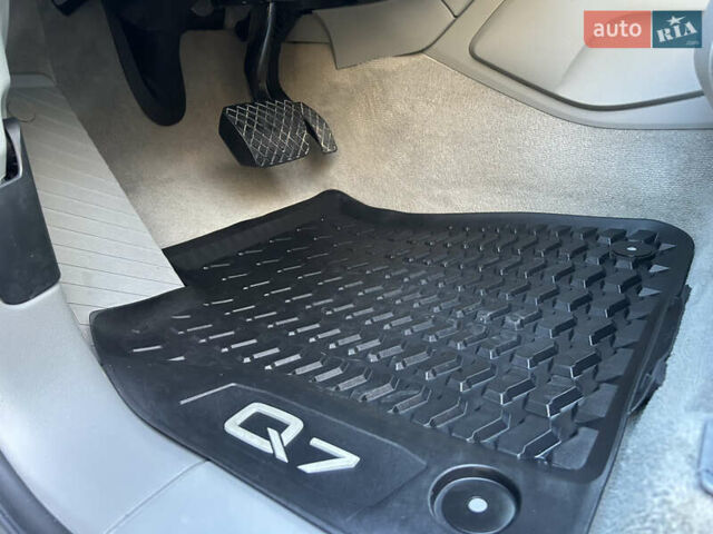 Білий Ауді Ку 7, об'ємом двигуна 3 л та пробігом 104 тис. км за 28500 $, фото 48 на Automoto.ua