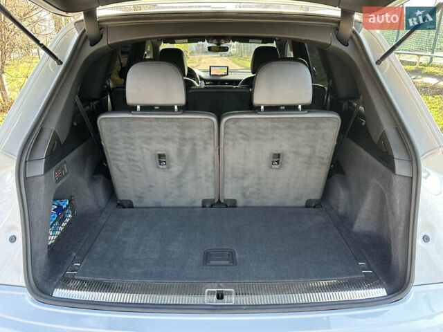 Білий Ауді Ку 7, об'ємом двигуна 2 л та пробігом 106 тис. км за 29500 $, фото 17 на Automoto.ua