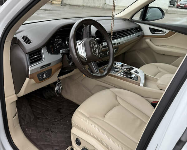 Белый Ауди Ку 7, объемом двигателя 3 л и пробегом 105 тыс. км за 33000 $, фото 6 на Automoto.ua