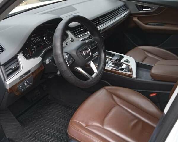 Белый Ауди Ку 7, объемом двигателя 1.98 л и пробегом 77 тыс. км за 28000 $, фото 9 на Automoto.ua