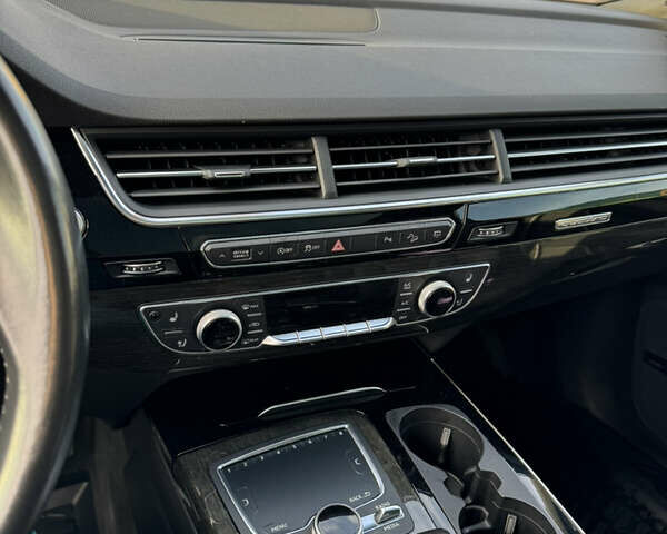 Белый Ауди Ку 7, объемом двигателя 3 л и пробегом 192 тыс. км за 28000 $, фото 27 на Automoto.ua