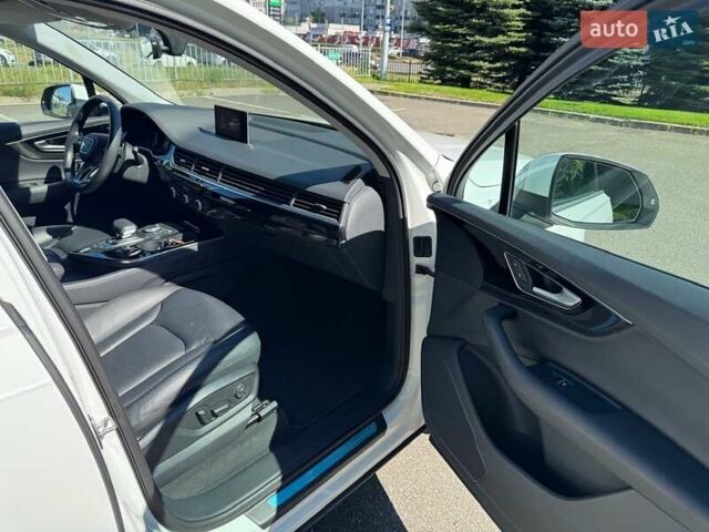 Белый Ауди Ку 7, объемом двигателя 3 л и пробегом 114 тыс. км за 41000 $, фото 62 на Automoto.ua