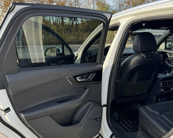 Белый Ауди Ку 7, объемом двигателя 3 л и пробегом 192 тыс. км за 28000 $, фото 24 на Automoto.ua