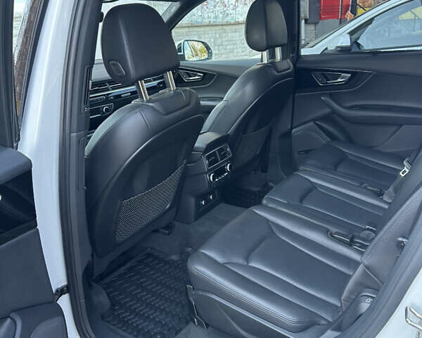 Белый Ауди Ку 7, объемом двигателя 3 л и пробегом 123 тыс. км за 37000 $, фото 6 на Automoto.ua