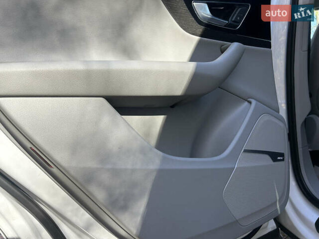 Білий Ауді Ку 7, об'ємом двигуна 3 л та пробігом 104 тис. км за 28500 $, фото 64 на Automoto.ua