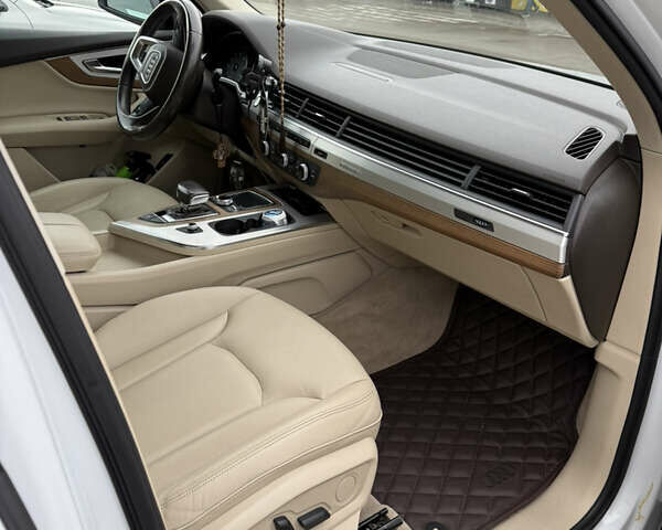 Белый Ауди Ку 7, объемом двигателя 3 л и пробегом 105 тыс. км за 33000 $, фото 5 на Automoto.ua