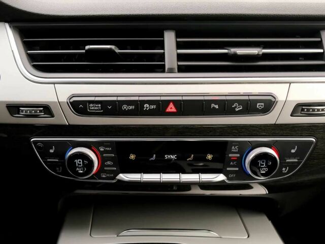 Белый Ауди Ку 7, объемом двигателя 3 л и пробегом 77 тыс. км за 23600 $, фото 14 на Automoto.ua