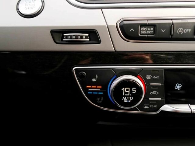 Белый Ауди Ку 7, объемом двигателя 3 л и пробегом 77 тыс. км за 23600 $, фото 15 на Automoto.ua