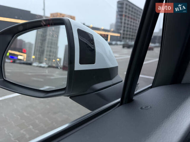 Белый Ауди Ку 7, объемом двигателя 1.98 л и пробегом 166 тыс. км за 30000 $, фото 36 на Automoto.ua