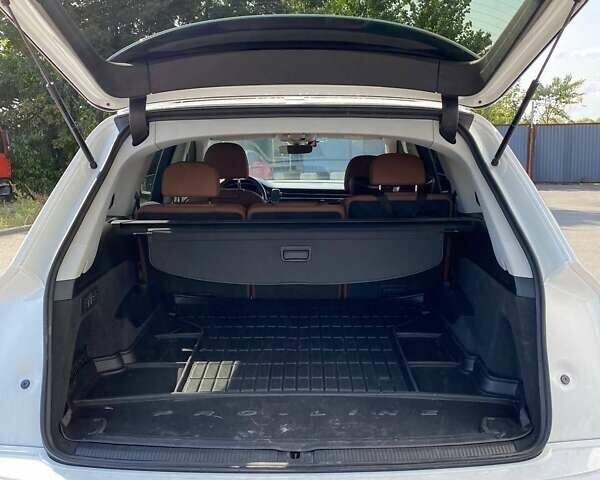 Белый Ауди Ку 7, объемом двигателя 3 л и пробегом 90 тыс. км за 59000 $, фото 1 на Automoto.ua