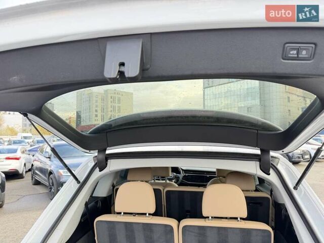 Белый Ауди Ку 7, объемом двигателя 3 л и пробегом 98 тыс. км за 35000 $, фото 9 на Automoto.ua