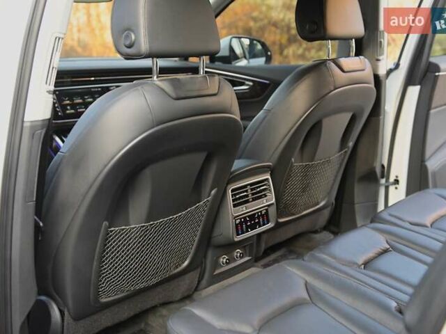 Белый Ауди Ку 7, объемом двигателя 2.97 л и пробегом 91 тыс. км за 65999 $, фото 35 на Automoto.ua