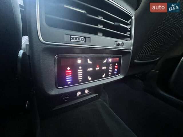 Білий Ауді Ку 7, об'ємом двигуна 3 л та пробігом 85 тис. км за 44500 $, фото 32 на Automoto.ua