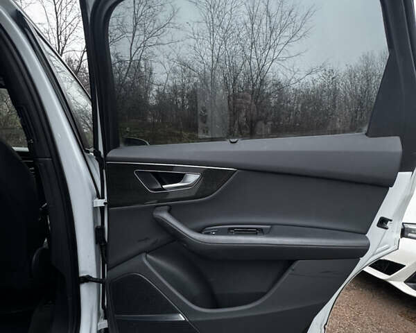 Белый Ауди Ку 7, объемом двигателя 3 л и пробегом 79 тыс. км за 56000 $, фото 22 на Automoto.ua