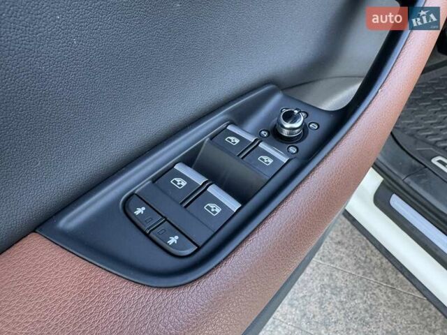 Белый Ауди Ку 7, объемом двигателя 1.98 л и пробегом 255 тыс. км за 34800 $, фото 19 на Automoto.ua