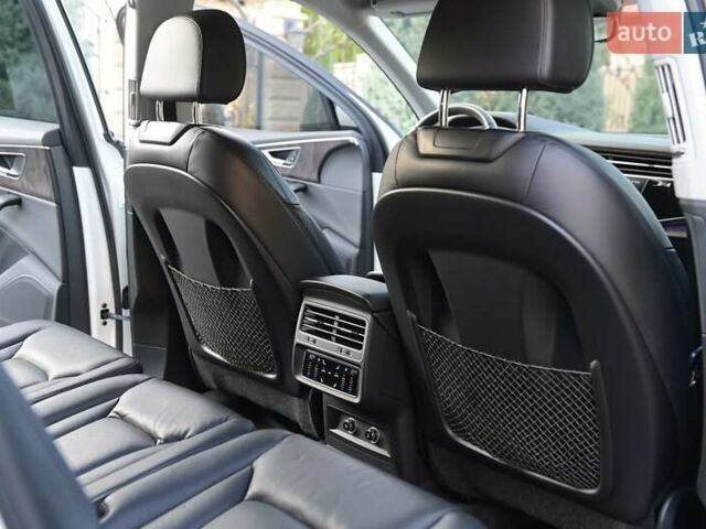 Белый Ауди Ку 7, объемом двигателя 2.97 л и пробегом 91 тыс. км за 65999 $, фото 38 на Automoto.ua