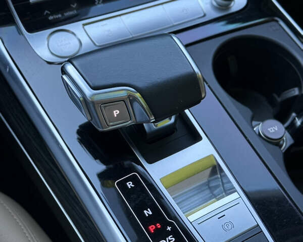 Білий Ауді Ку 7, об'ємом двигуна 3 л та пробігом 77 тис. км за 54900 $, фото 17 на Automoto.ua