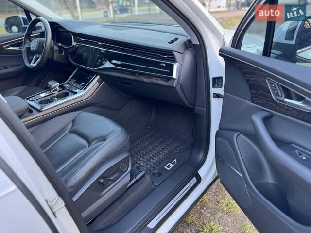 Белый Ауди Ку 7, объемом двигателя 3 л и пробегом 86 тыс. км за 43500 $, фото 20 на Automoto.ua