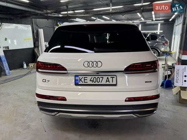 Білий Ауді Ку 7, об'ємом двигуна 1.98 л та пробігом 255 тис. км за 32000 $, фото 5 на Automoto.ua