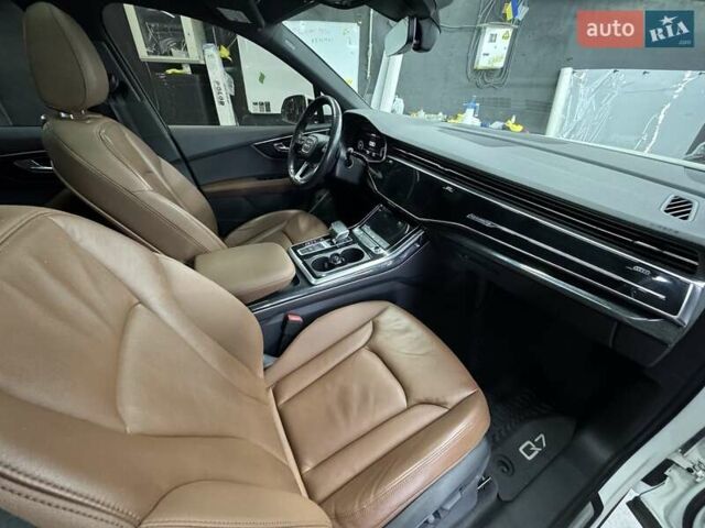 Білий Ауді Ку 7, об'ємом двигуна 1.98 л та пробігом 255 тис. км за 32000 $, фото 16 на Automoto.ua