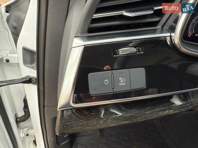 Белый Ауди Ку 7, объемом двигателя 3 л и пробегом 56 тыс. км за 56600 $, фото 43 на Automoto.ua