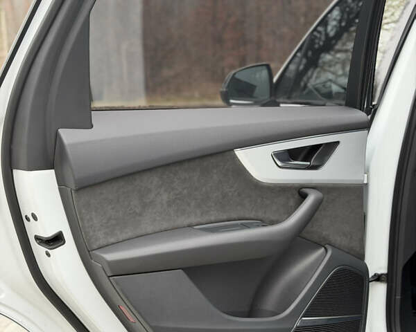 Белый Ауди Ку 7, объемом двигателя 3 л и пробегом 141 тыс. км за 73900 $, фото 38 на Automoto.ua