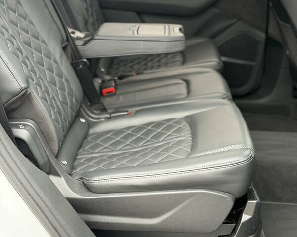 Белый Ауди Ку 7, объемом двигателя 3 л и пробегом 141 тыс. км за 73900 $, фото 52 на Automoto.ua