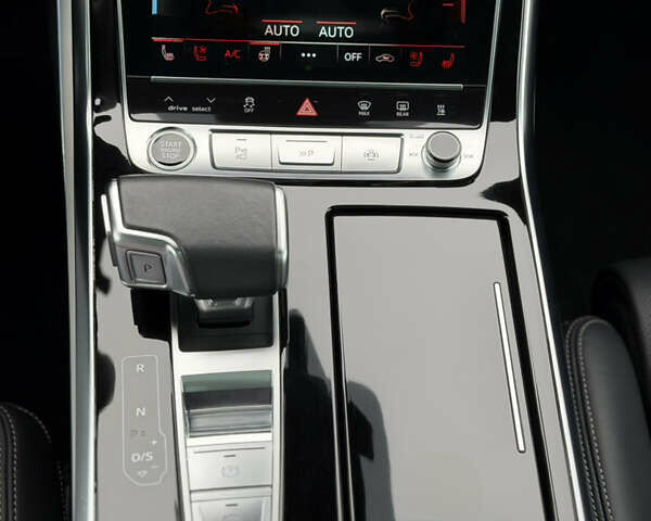 Белый Ауди Ку 7, объемом двигателя 3 л и пробегом 141 тыс. км за 73900 $, фото 37 на Automoto.ua