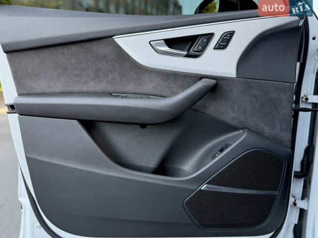 Білий Ауді Ку 7, об'ємом двигуна 2.97 л та пробігом 81 тис. км за 61900 $, фото 27 на Automoto.ua