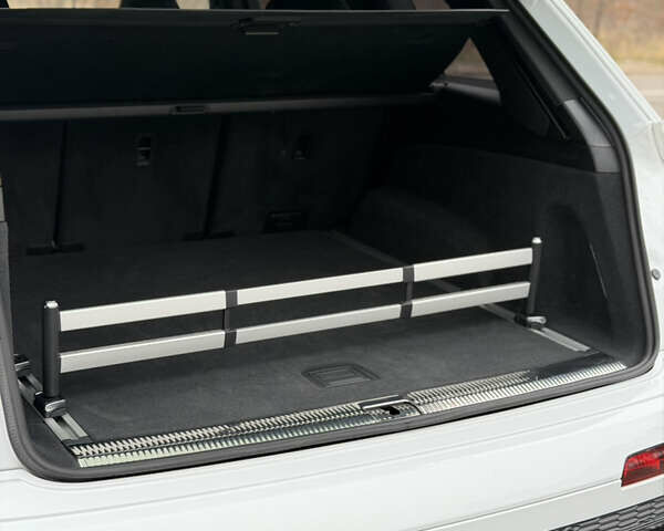 Белый Ауди Ку 7, объемом двигателя 3 л и пробегом 141 тыс. км за 73900 $, фото 46 на Automoto.ua