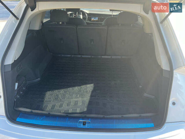 Белый Ауди Ку 7, объемом двигателя 3 л и пробегом 138 тыс. км за 55000 $, фото 11 на Automoto.ua