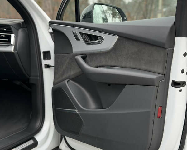 Белый Ауди Ку 7, объемом двигателя 3 л и пробегом 141 тыс. км за 73900 $, фото 54 на Automoto.ua